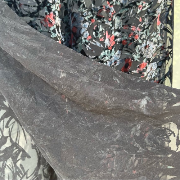 ***SOLD***Women’s scarf - Picture 3 of 6